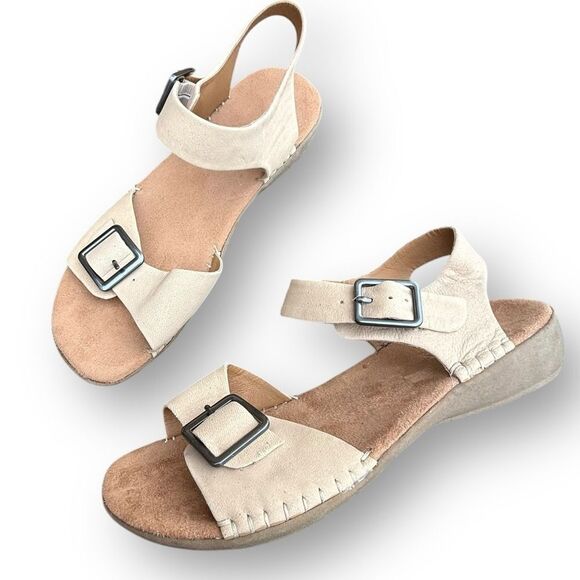 Easy Spirit Honors Padded Comfort Open Toe Tan Sandals Women’s size 7 - Picture 2 of 13